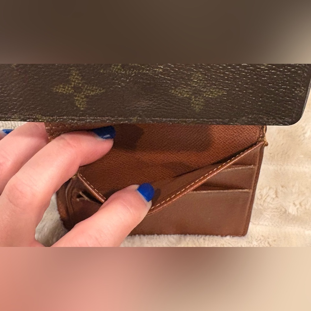 Authentic Louis Vuitton Compact Wallet - Picture 11 of 15